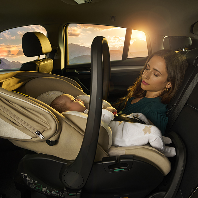 Come trasportare un neonato in auto